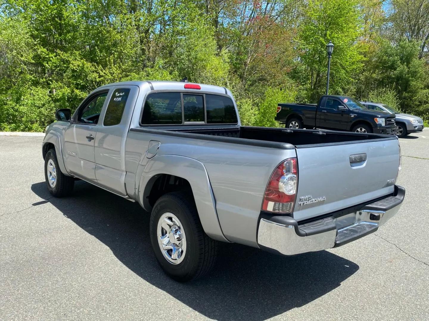 2014 Silver /Grey Toyota Tacoma Access Cab I4 5MT 4WD (5TFUX4EN1EX) with an 2.7L L4 DOHC 16V engine, Automatic transmission, located at 215 Milton St, Dedham, MA, 02026, (781) 329-5144, 42.241905, -71.157295 - Meet the silver 2014 Toyota Tacoma—a hardworking used truck that’s ready for weekday duty and weekend dirt. With a 2.7L 4-cylinder gasoline engine and an automatic transmission, it keeps things simple, dependable, and easy to drive, while its 4WD drivetrain is there when the pavement ends and th - Photo#4