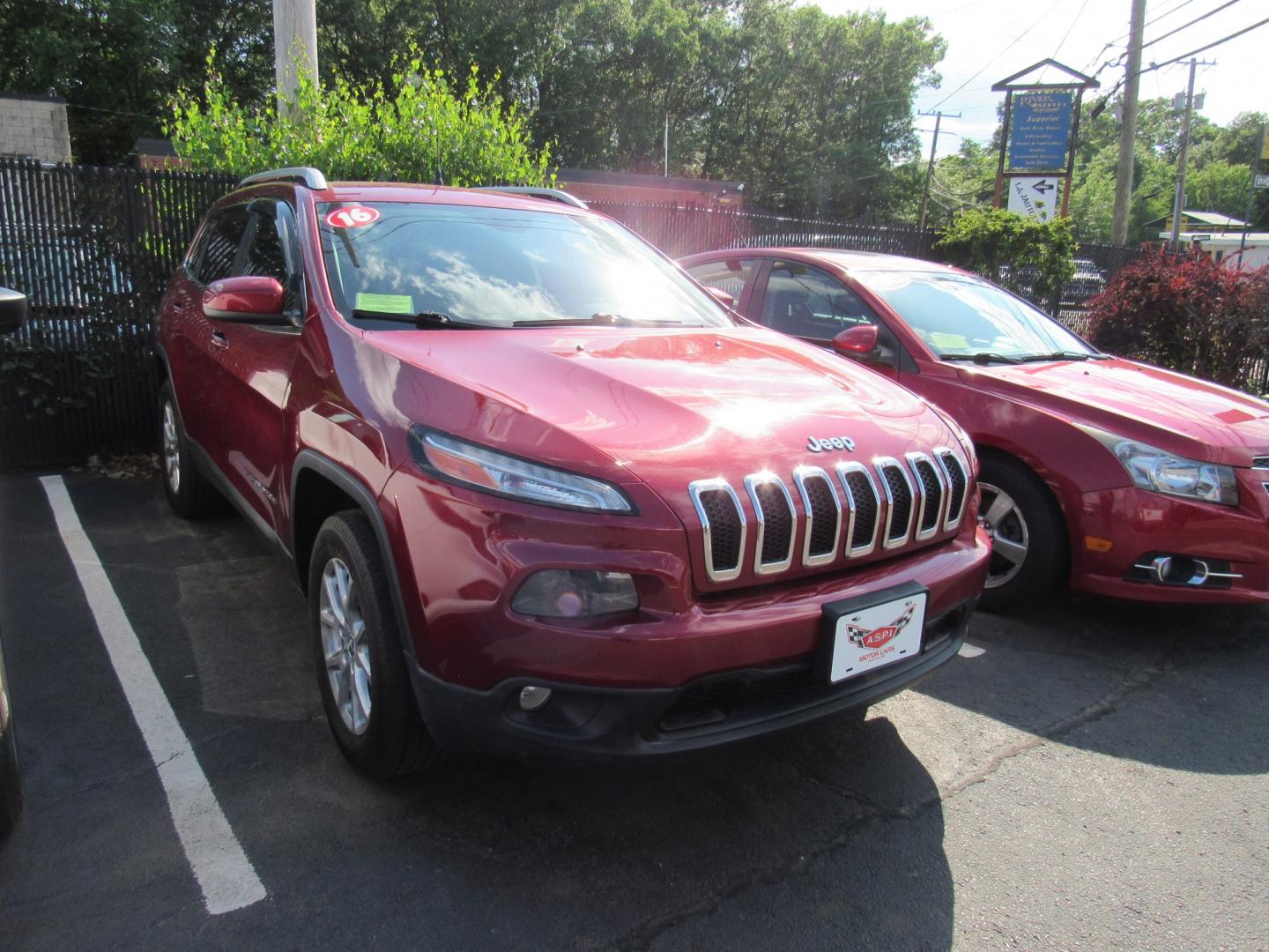 2016 red /Gray Jeep Cherokee Latitude 4WD (1C4PJMCB2GW) with an 2.4L L4 DOHC 16V engine, 9A transmission, located at 215 Milton St, Dedham, MA, 02026, (781) 329-5144, 42.241905, -71.157295 - This nice little SUV has low mileage. Runs great. All ASPI Motor Cars vehicles are fully servi9ce before they are delivered. Comes with a 3/3 warranty included in the price. Call for details. - Photo#0