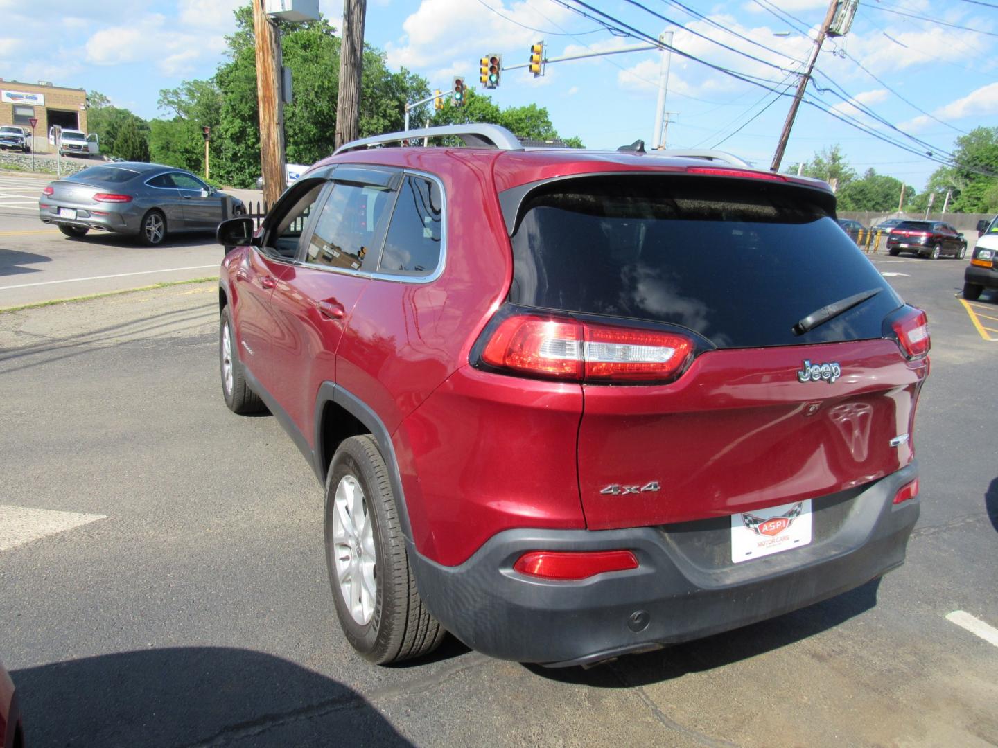 2016 red /Gray Jeep Cherokee Latitude 4WD (1C4PJMCB2GW) with an 2.4L L4 DOHC 16V engine, 9A transmission, located at 215 Milton St, Dedham, MA, 02026, (781) 329-5144, 42.241905, -71.157295 - This nice little SUV has low mileage. Runs great. All ASPI Motor Cars vehicles are fully servi9ce before they are delivered. Comes with a 3/3 warranty included in the price. Call for details. - Photo#4
