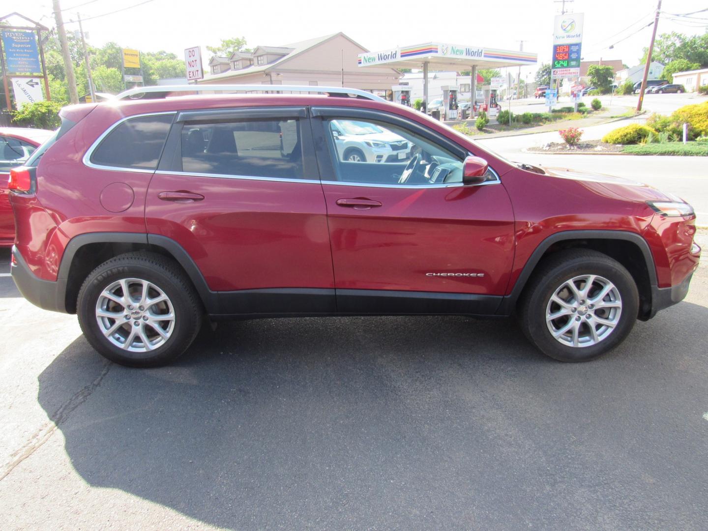 2016 red /Gray Jeep Cherokee Latitude 4WD (1C4PJMCB2GW) with an 2.4L L4 DOHC 16V engine, 9A transmission, located at 215 Milton St, Dedham, MA, 02026, (781) 329-5144, 42.241905, -71.157295 - This nice little SUV has low mileage. Runs great. All ASPI Motor Cars vehicles are fully servi9ce before they are delivered. Comes with a 3/3 warranty included in the price. Call for details. - Photo#7