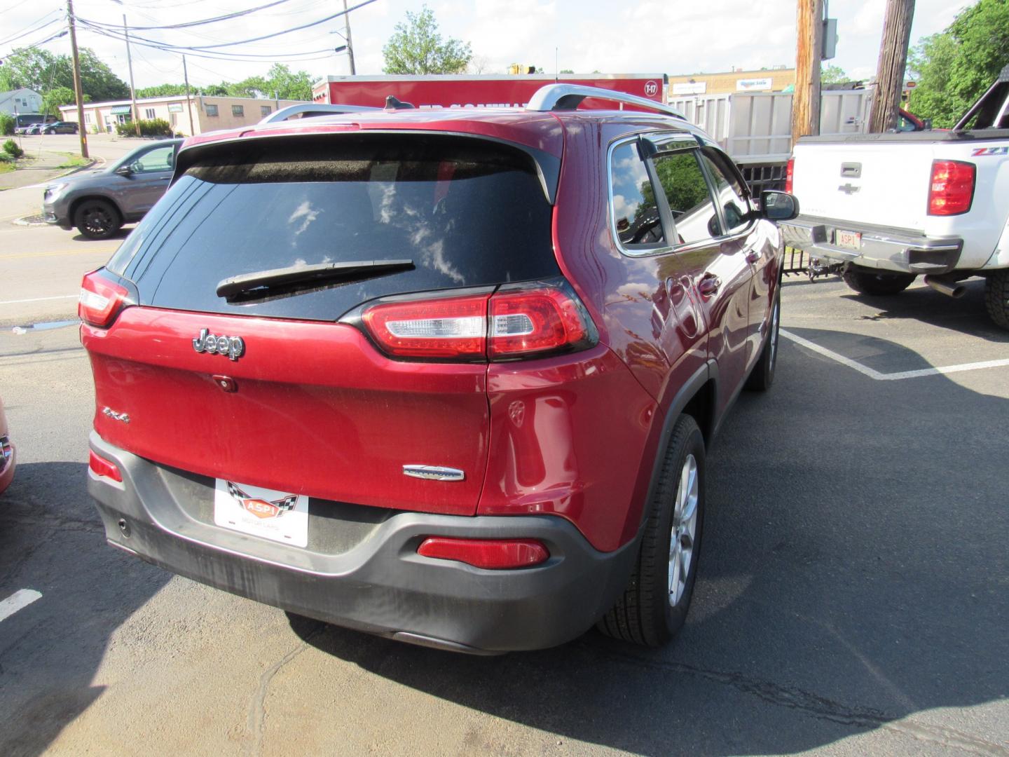 2016 red /Gray Jeep Cherokee Latitude 4WD (1C4PJMCB2GW) with an 2.4L L4 DOHC 16V engine, 9A transmission, located at 215 Milton St, Dedham, MA, 02026, (781) 329-5144, 42.241905, -71.157295 - This nice little SUV has low mileage. Runs great. All ASPI Motor Cars vehicles are fully servi9ce before they are delivered. Comes with a 3/3 warranty included in the price. Call for details. - Photo#6
