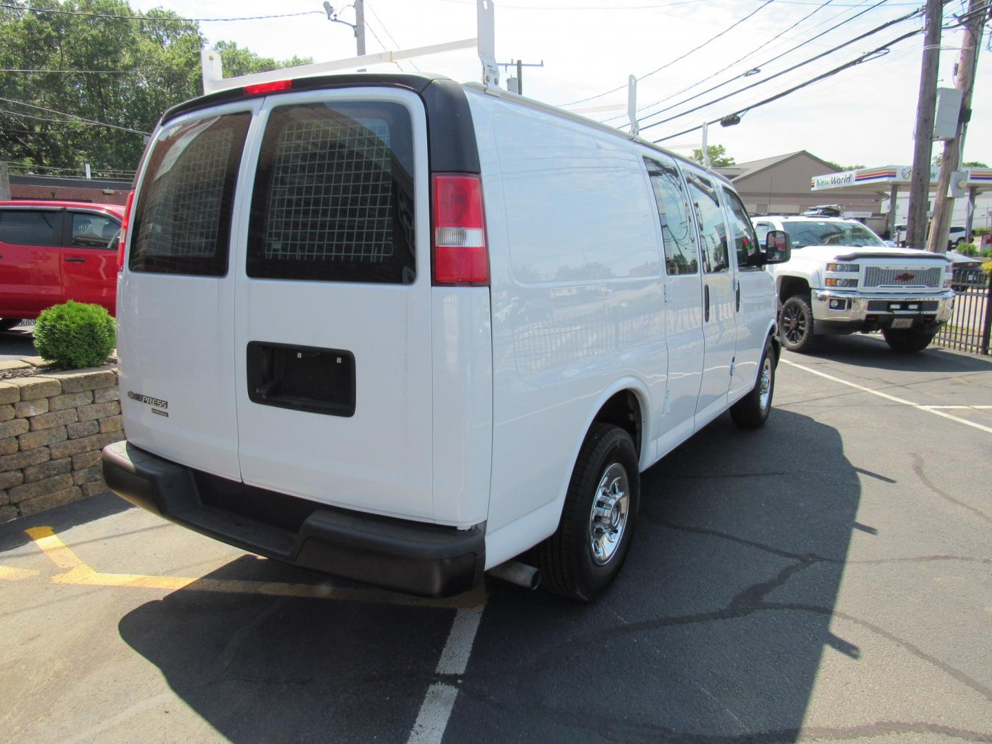 2016 White /Gray Chevrolet Express 2500 Cargo (1GCWGAFF8G1) with an 4.8L V8 FFV engine, 6A transmission, located at 215 Milton St, Dedham, MA, 02026, (781) 329-5144, 42.241905, -71.157295 - Where is the next one with 22 K miles on it. Great opportunity to save big on this nice work van. Racks and bins as well as ladder racks already installed. Fully serviced and ready to go. This was a local facility maintenance van that never left the campus except for service. Check it out today! - Photo#6