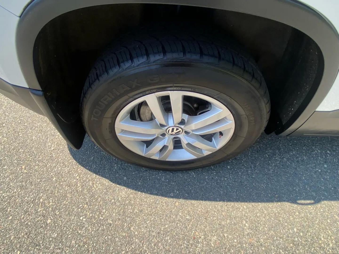 2016 White /Tan Volkswagen Tiguan SE 4Motion (WVGBV7AX5GW) with an 2.0L L4 DOHC 16V TURBO engine, 6A transmission, located at 215 Milton St, Dedham, MA, 02026, (781) 329-5144, 42.241905, -71.157295 - Hop into this sporty 2016 Volkswagen Tiguan and get ready for an adventure! With sleek white exterior and stylish alloy wheels, this car is sure to turn heads as you cruise down the road. You can rest easy knowing that safety is a top priority with features like ABS brakes, traction control, and mul- Photo#20