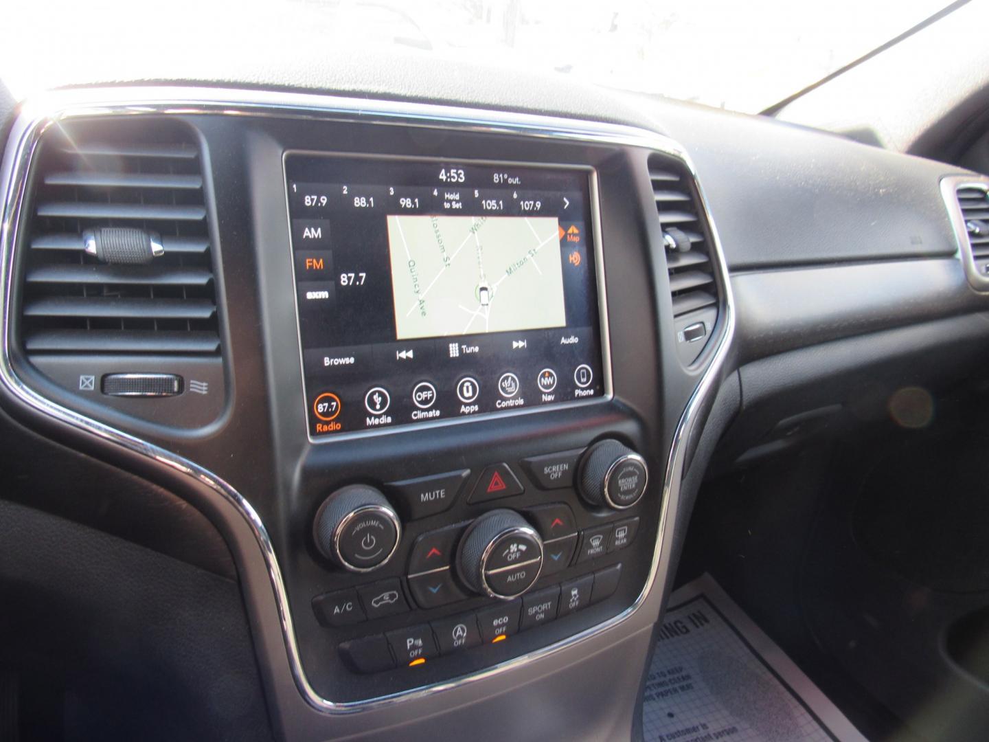 2018 White /BLACK Jeep Grand Cherokee Laredo 4WD (1C4RJFAG2JC) with an 3.6L V6 DOHC 24V engine, 8A transmission, located at 215 Milton St, Dedham, MA, 02026, (781) 329-5144, 42.241905, -71.157295- Photo#16