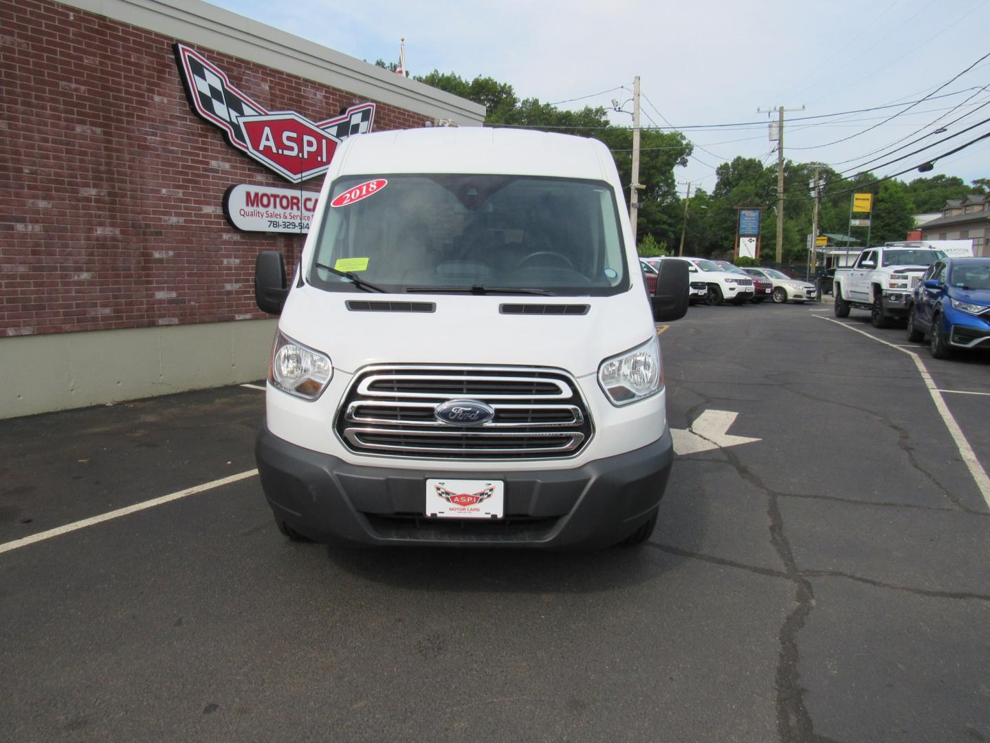 2018 Ford Transit Wagon XLT - Photo 2
