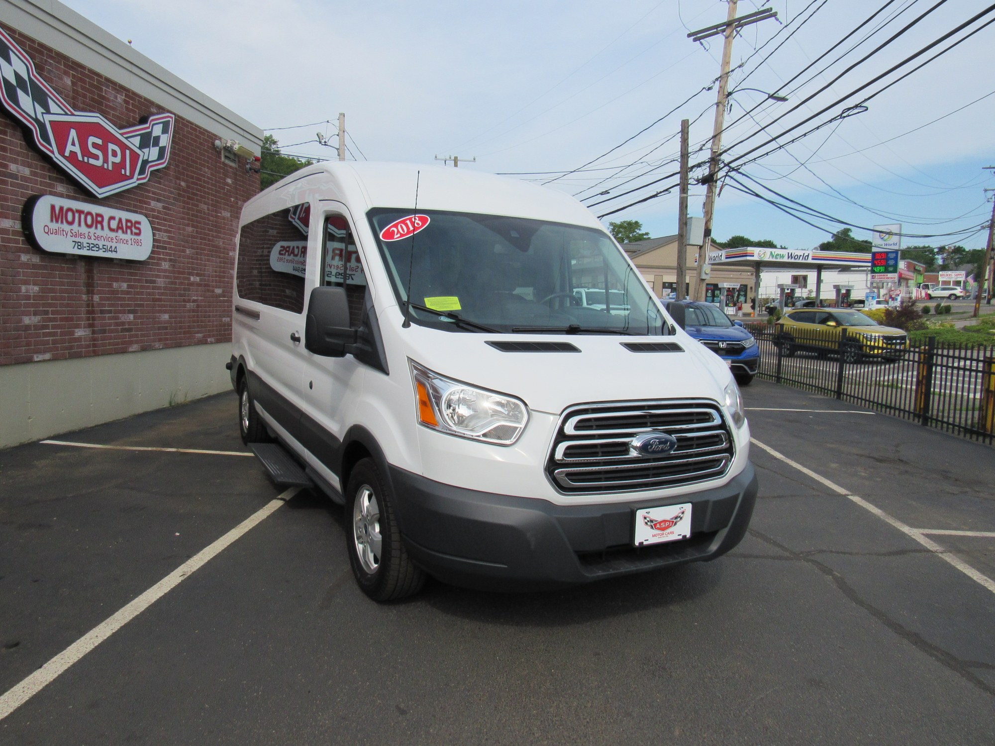photo of 2018 Ford Transit 350 Wagon Med. Roof XLT w/Sliding Pass. 148-in. WB