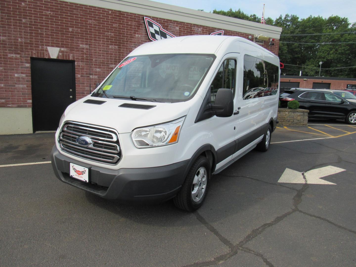 2018 Ford Transit Wagon XLT - Photo 3