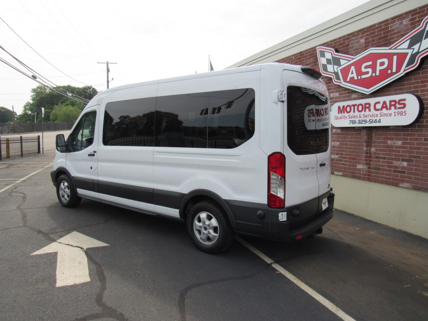 2018 Ford Transit Wagon XLT - Photo 5