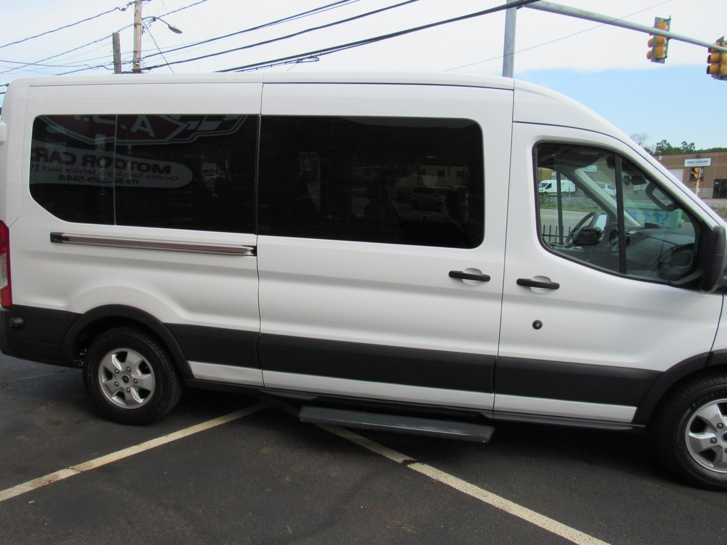 2018 Ford Transit Wagon XLT - Photo 8