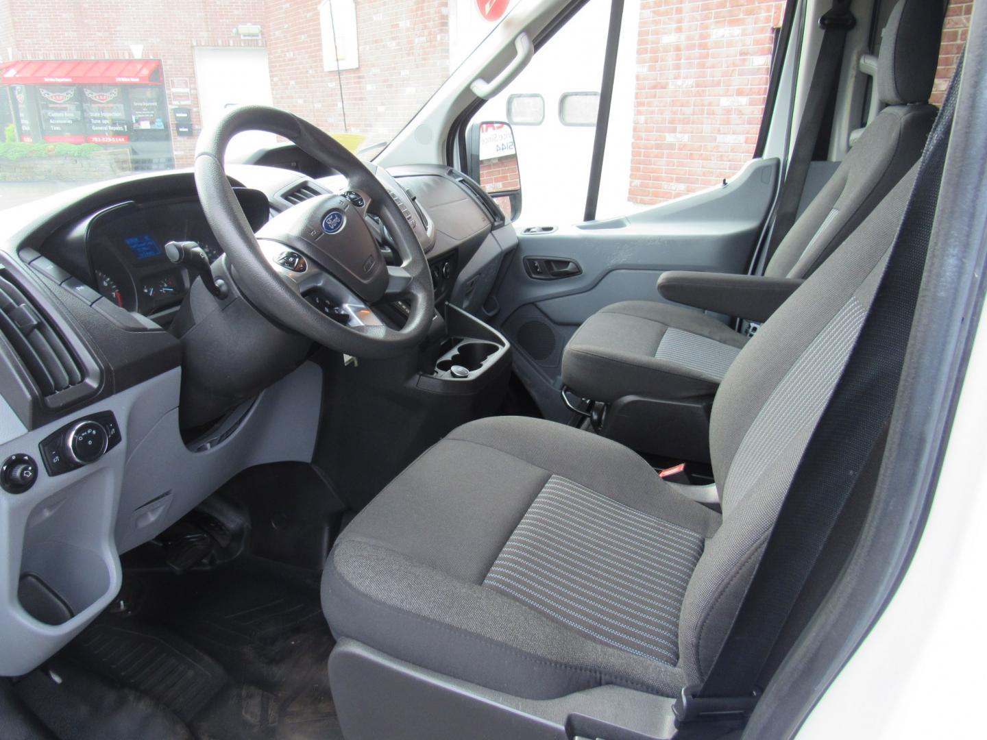 2018 Ford Transit Wagon XLT - Photo 13