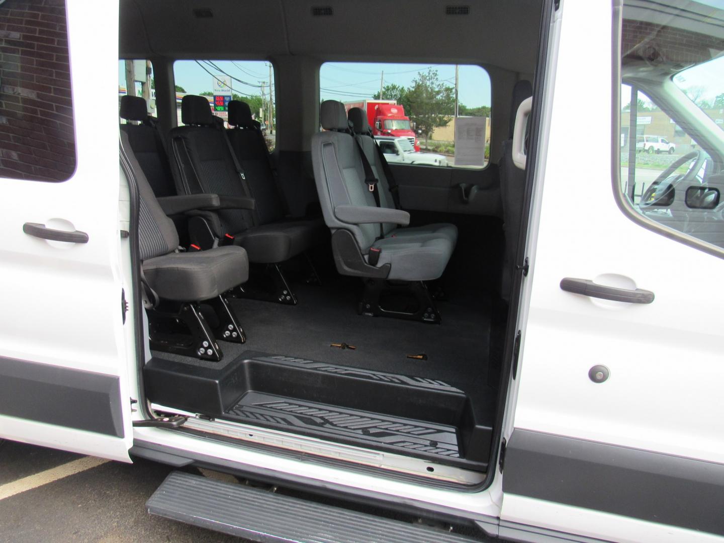 2018 Ford Transit Wagon XLT - Photo 14