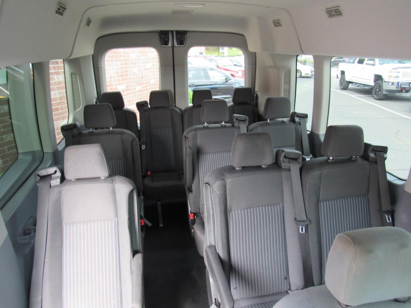 2018 Ford Transit Wagon XLT - Photo 16