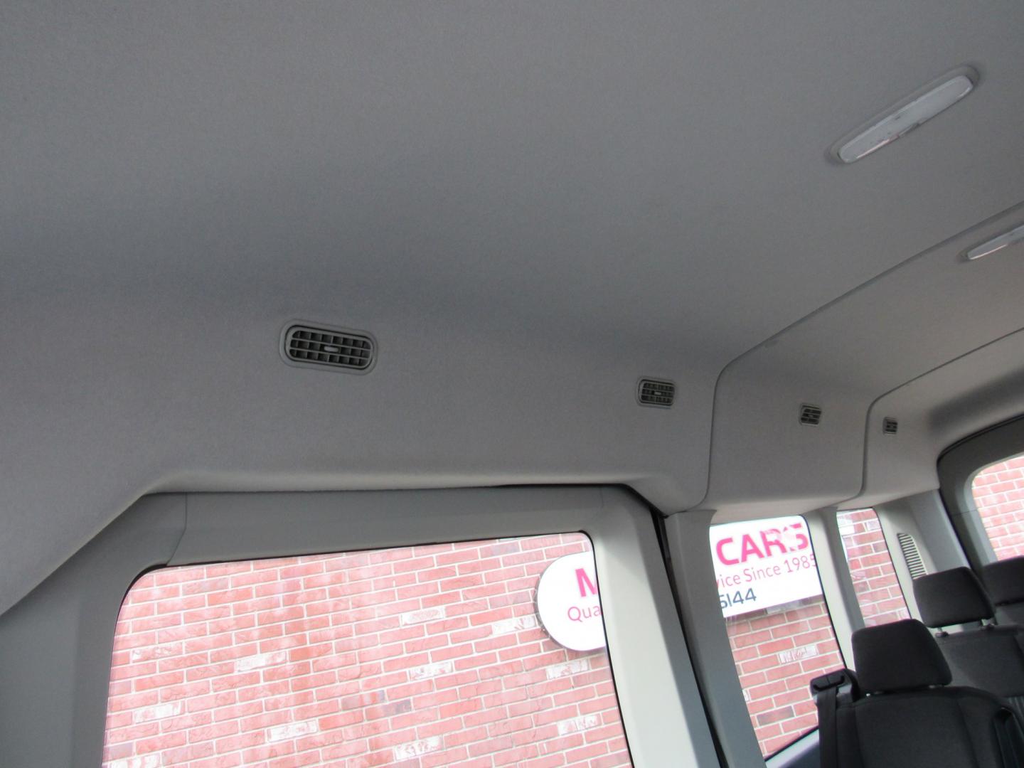 2018 Ford Transit Wagon XLT - Photo 23