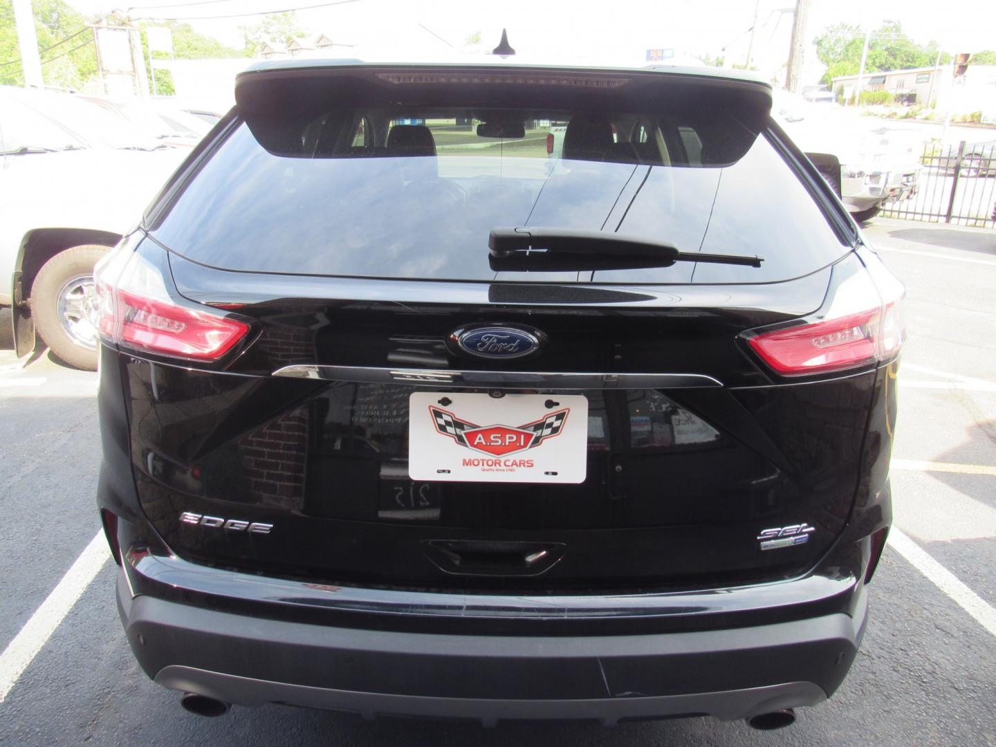 2020 BLACK /BLACK Ford Edge SEL AWD (2FMPK4J90LB) with an 2.0L L4 DOHC 16V engine, 6A transmission, located at 215 Milton St, Dedham, MA, 02026, (781) 329-5144, 42.241905, -71.157295 - This nice SUV is loaded with Leather. Runs and looks new. All ASPI Motor Cars vehicles are fully serviced before they are delivered to assure the highest quality used vehicles. Come with a 3/3 warranty included in the price. Call for details. Prices on all vehicles do not include Massachusetts sale- Photo#5