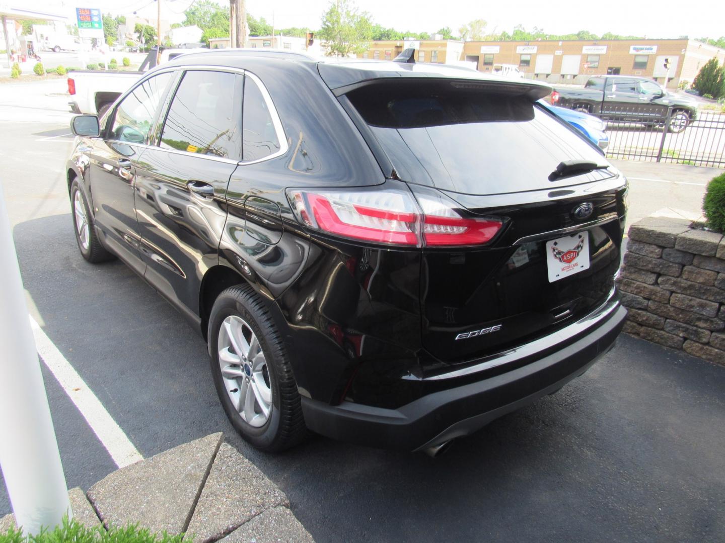 2020 BLACK /BLACK Ford Edge SEL AWD (2FMPK4J90LB) with an 2.0L L4 DOHC 16V engine, 6A transmission, located at 215 Milton St, Dedham, MA, 02026, (781) 329-5144, 42.241905, -71.157295 - This nice SUV is loaded with Leather. Runs and looks new. All ASPI Motor Cars vehicles are fully serviced before they are delivered to assure the highest quality used vehicles. Come with a 3/3 warranty included in the price. Call for details. Prices on all vehicles do not include Massachusetts sale- Photo#4