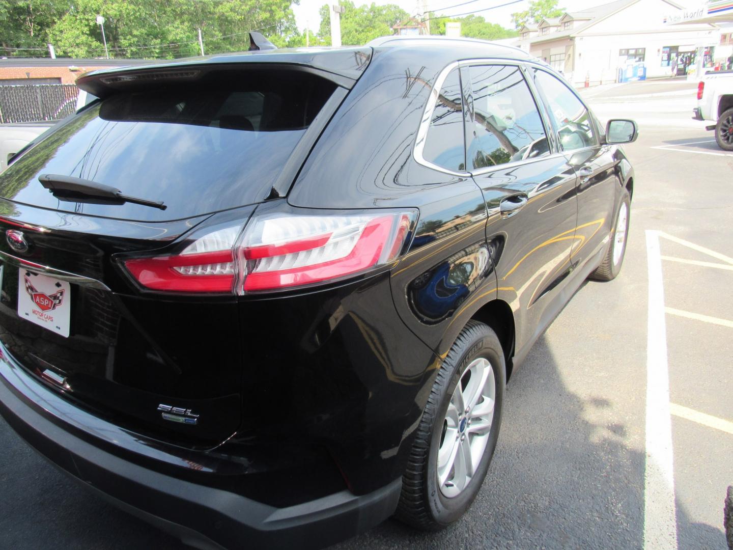 2020 BLACK /BLACK Ford Edge SEL AWD (2FMPK4J90LB) with an 2.0L L4 DOHC 16V engine, 6A transmission, located at 215 Milton St, Dedham, MA, 02026, (781) 329-5144, 42.241905, -71.157295 - This nice SUV is loaded with Leather. Runs and looks new. All ASPI Motor Cars vehicles are fully serviced before they are delivered to assure the highest quality used vehicles. Come with a 3/3 warranty included in the price. Call for details. Prices on all vehicles do not include Massachusetts sale- Photo#6