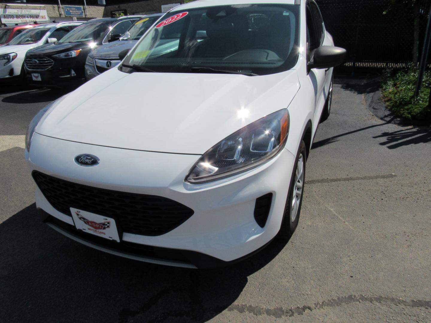 2022 White /Gray Ford Escape S (1FMCU0F65NU) with an 1.5L L3 engine, 6A transmission, located at 215 Milton St, Dedham, MA, 02026, (781) 329-5144, 42.241905, -71.157295 - This nice SUV is in excellent condition. Runs like new. Comes with a 3/3 warranty included in the price. Call for details. All ASPI Motor Cras vehicles are fully serviced before they are delivered to assure the highest quality used vehicles.- Photo#2