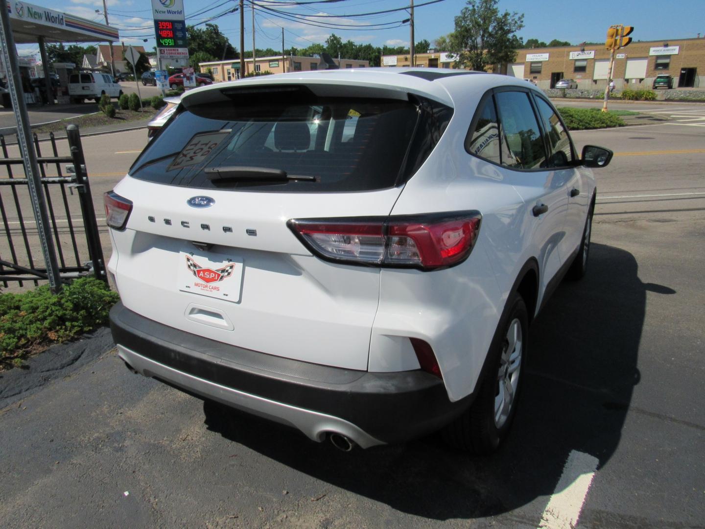 2022 White /Gray Ford Escape S (1FMCU0F65NU) with an 1.5L L3 engine, 6A transmission, located at 215 Milton St, Dedham, MA, 02026, (781) 329-5144, 42.241905, -71.157295 - This nice SUV is in excellent condition. Runs like new. Comes with a 3/3 warranty included in the price. Call for details. All ASPI Motor Cras vehicles are fully serviced before they are delivered to assure the highest quality used vehicles.- Photo#6