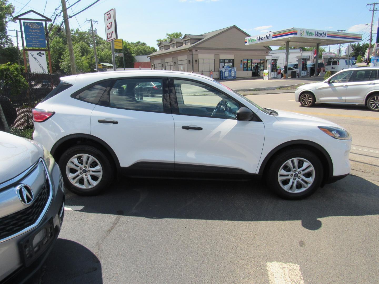 2022 White /Gray Ford Escape S (1FMCU0F65NU) with an 1.5L L3 engine, 6A transmission, located at 215 Milton St, Dedham, MA, 02026, (781) 329-5144, 42.241905, -71.157295 - This nice SUV is in excellent condition. Runs like new. Comes with a 3/3 warranty included in the price. Call for details. All ASPI Motor Cras vehicles are fully serviced before they are delivered to assure the highest quality used vehicles.- Photo#7