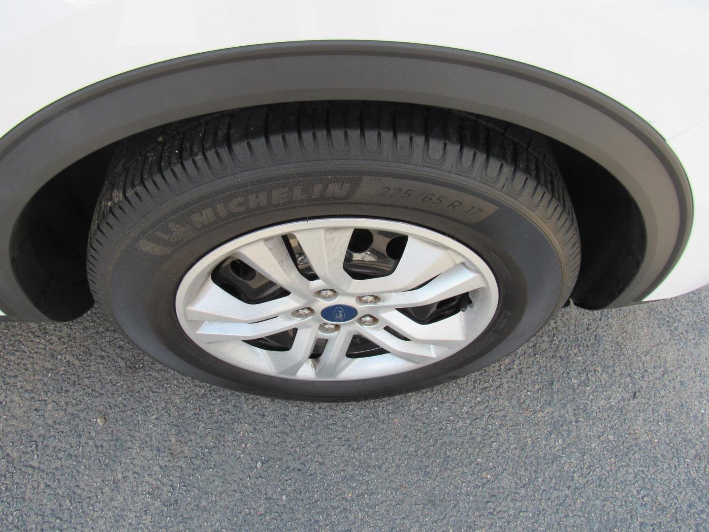 2022 White /Gray Ford Escape S (1FMCU0F65NU) with an 1.5L L3 engine, 6A transmission, located at 215 Milton St, Dedham, MA, 02026, (781) 329-5144, 42.241905, -71.157295 - This nice SUV is in excellent condition. Runs like new. Comes with a 3/3 warranty included in the price. Call for details. All ASPI Motor Cras vehicles are fully serviced before they are delivered to assure the highest quality used vehicles.- Photo#9