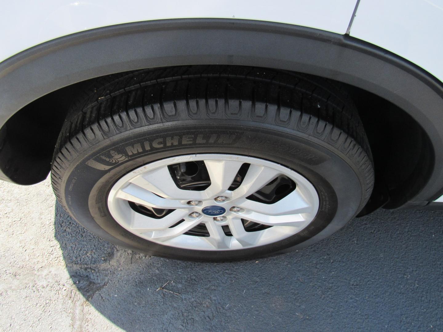2022 White /Gray Ford Escape S (1FMCU0F65NU) with an 1.5L L3 engine, 6A transmission, located at 215 Milton St, Dedham, MA, 02026, (781) 329-5144, 42.241905, -71.157295 - This nice SUV is in excellent condition. Runs like new. Comes with a 3/3 warranty included in the price. Call for details. All ASPI Motor Cras vehicles are fully serviced before they are delivered to assure the highest quality used vehicles.- Photo#8