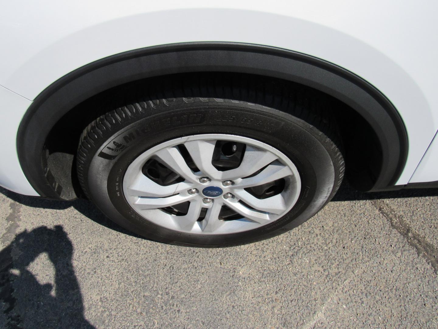 2022 White /Gray Ford Escape S (1FMCU0F65NU) with an 1.5L L3 engine, 6A transmission, located at 215 Milton St, Dedham, MA, 02026, (781) 329-5144, 42.241905, -71.157295 - This nice SUV is in excellent condition. Runs like new. Comes with a 3/3 warranty included in the price. Call for details. All ASPI Motor Cras vehicles are fully serviced before they are delivered to assure the highest quality used vehicles.- Photo#10