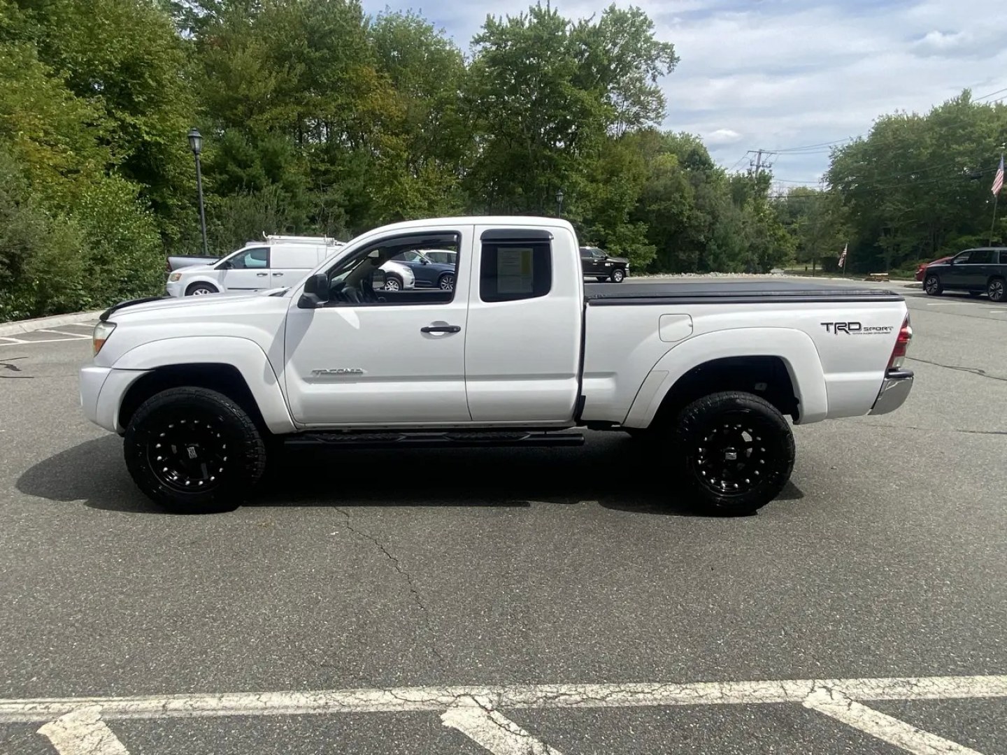 2011 White /Tan Toyota Tacoma Access Cab V6 4WD (5TFUU4EN8BX) with an 4.0L V6 DOHC 24V engine, 5M transmission, located at 215 Milton St, Dedham, MA, 02026, (781) 329-5144, 42.241905, -71.157295 - Get ready to hit the road in this rugged and reliable 2011 Toyota Tacoma! This white beauty is equipped with all the essentials to make your driving experience smooth and secure. From the powerful anti-lock braking system to the stability control system, you can drive with confidence knowing that yo- Photo#5