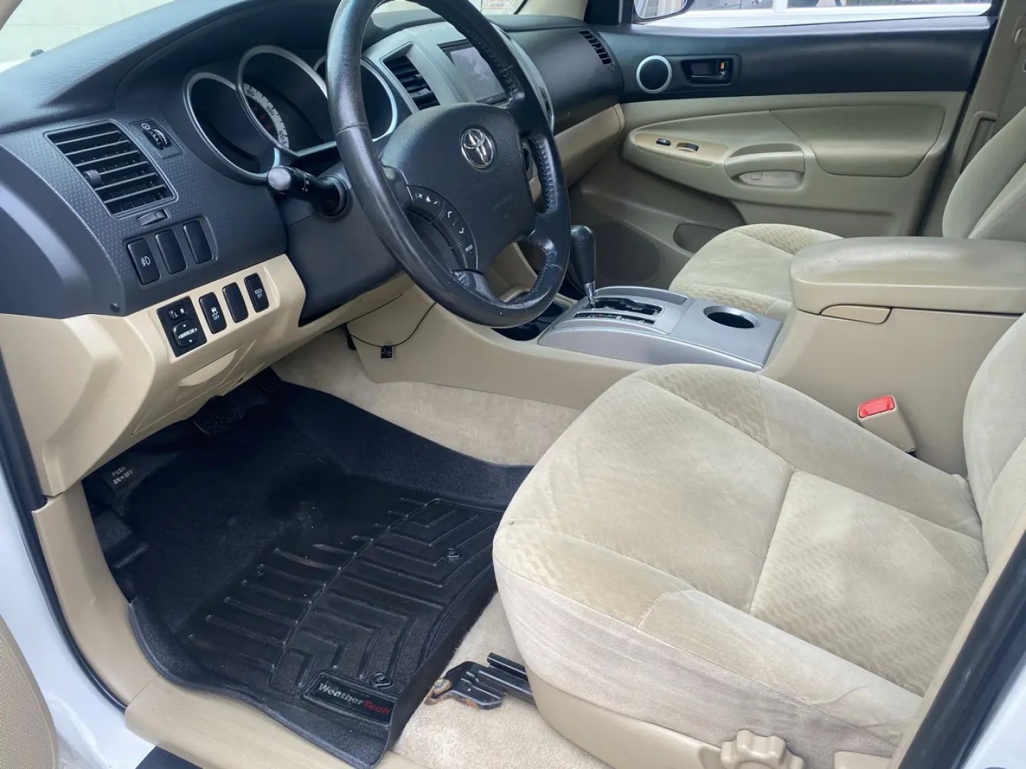 2011 White /Tan Toyota Tacoma Access Cab V6 4WD (5TFUU4EN8BX) with an 4.0L V6 DOHC 24V engine, 5M transmission, located at 215 Milton St, Dedham, MA, 02026, (781) 329-5144, 42.241905, -71.157295 - Get ready to hit the road in this rugged and reliable 2011 Toyota Tacoma! This white beauty is equipped with all the essentials to make your driving experience smooth and secure. From the powerful anti-lock braking system to the stability control system, you can drive with confidence knowing that yo- Photo#12