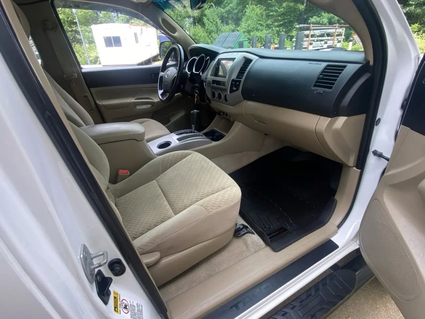 2011 White /Tan Toyota Tacoma Access Cab V6 4WD (5TFUU4EN8BX) with an 4.0L V6 DOHC 24V engine, 5M transmission, located at 215 Milton St, Dedham, MA, 02026, (781) 329-5144, 42.241905, -71.157295 - Get ready to hit the road in this rugged and reliable 2011 Toyota Tacoma! This white beauty is equipped with all the essentials to make your driving experience smooth and secure. From the powerful anti-lock braking system to the stability control system, you can drive with confidence knowing that yo- Photo#15