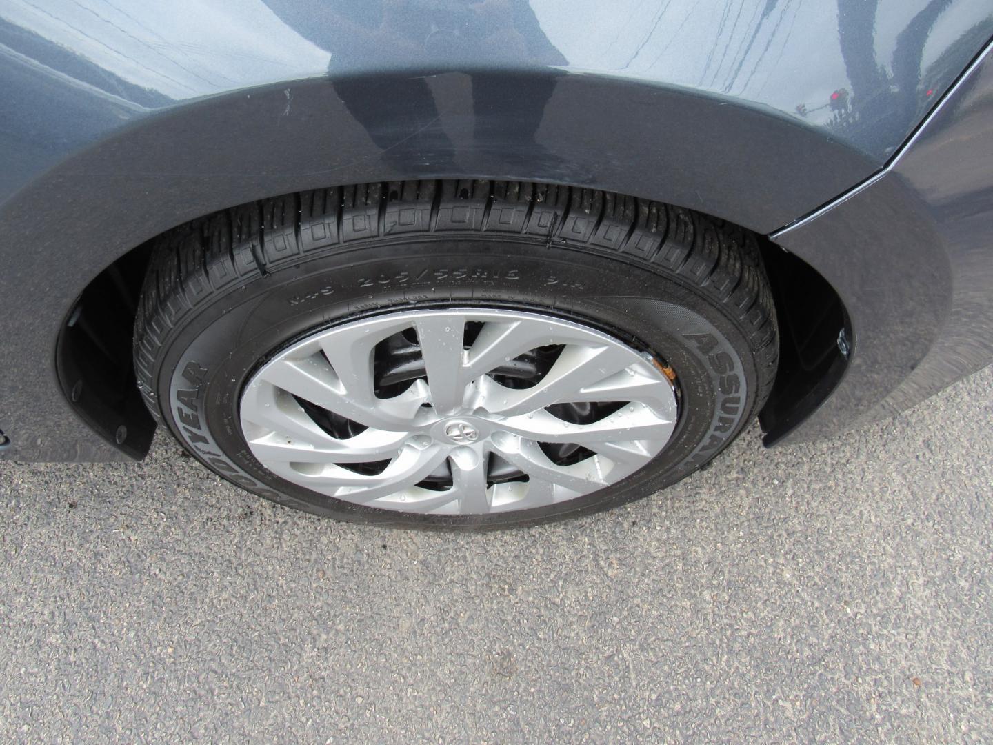 2016 Gray /Gray Toyota Corolla L 4-Speed AT (2T1BURHE4GC) with an 1.8L L4 DOHC 16V engine, 4A transmission, located at 215 Milton St, Dedham, MA, 02026, (781) 329-5144, 42.241905, -71.157295 - This nice low mileage compact is in excellent condition Runs like new. All ASPI Motor Cars vehicles are fully serviced before they are delivered to assure the highest quality used vehicles. Comes with a 3/3 warranty included in the price. Call for details.- Photo#9