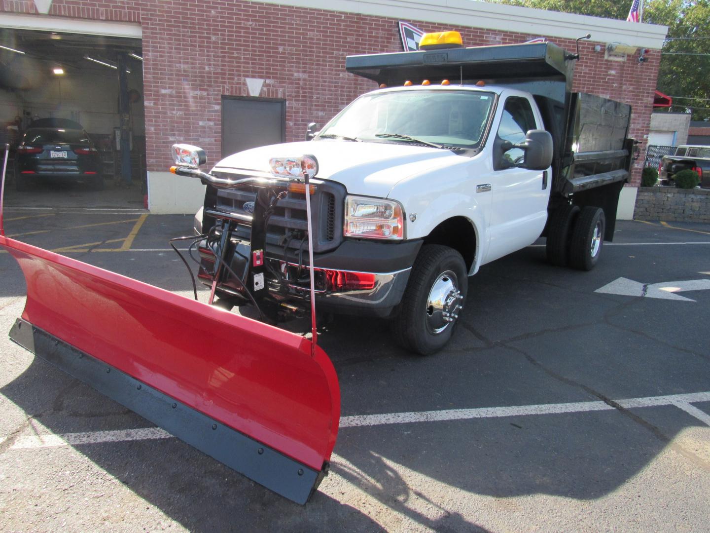 2006 White /Gray Ford F-350 SD XL 4WD DRW (1FDWF37Y76E) with an 6.8L V10 SOHC 30V engine, located at 215 Milton St, Dedham, MA, 02026, (781) 329-5144, 42.241905, -71.157295 - This nice dump truck is in excellent condition for the year. Low mileage facility truck. Well maintained. Comes with a 9' Boss plow and Strobe lights. This vehicle has been serviced and runs great. All commercial vehicles are sold as-is. We suggest having the vehicle inspected before purchase. Call- Photo#2