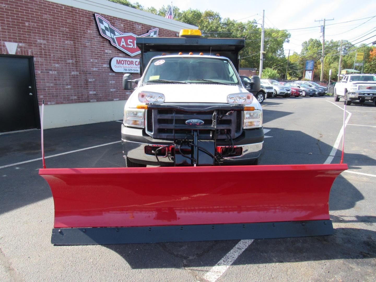 2006 White /Gray Ford F-350 SD XL 4WD DRW (1FDWF37Y76E) with an 6.8L V10 SOHC 30V engine, located at 215 Milton St, Dedham, MA, 02026, (781) 329-5144, 42.241905, -71.157295 - This nice dump truck is in excellent condition for the year. Low mileage facility truck. Well maintained. Comes with a 9' Boss plow and Strobe lights. This vehicle has been serviced and runs great. All commercial vehicles are sold as-is. We suggest having the vehicle inspected before purchase. Call- Photo#1
