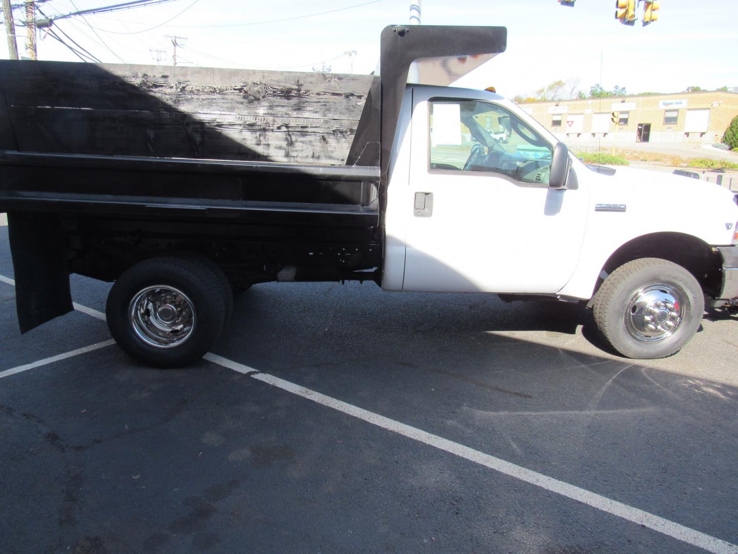 2006 White /Gray Ford F-350 SD XL 4WD DRW (1FDWF37Y76E) with an 6.8L V10 SOHC 30V engine, located at 215 Milton St, Dedham, MA, 02026, (781) 329-5144, 42.241905, -71.157295 - This nice dump truck is in excellent condition for the year. Low mileage facility truck. Well maintained. Comes with a 9' Boss plow and Strobe lights. This vehicle has been serviced and runs great. All commercial vehicles are sold as-is. We suggest having the vehicle inspected before purchase. Call- Photo#7