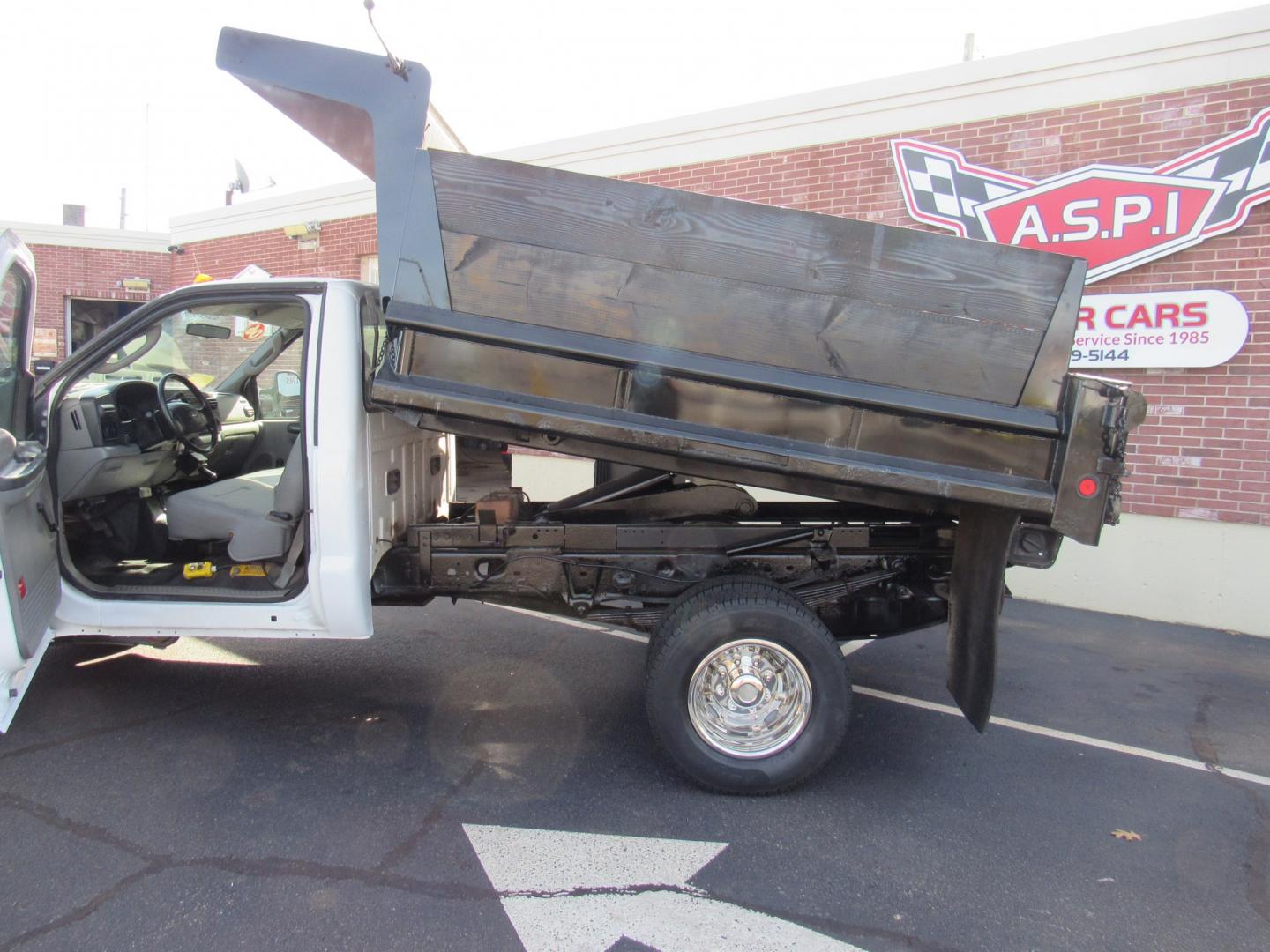 2006 White /Gray Ford F-350 SD XL 4WD DRW (1FDWF37Y76E) with an 6.8L V10 SOHC 30V engine, located at 215 Milton St, Dedham, MA, 02026, (781) 329-5144, 42.241905, -71.157295 - This nice dump truck is in excellent condition for the year. Low mileage facility truck. Well maintained. Comes with a 9' Boss plow and Strobe lights. This vehicle has been serviced and runs great. All commercial vehicles are sold as-is. We suggest having the vehicle inspected before purchase. Call- Photo#13