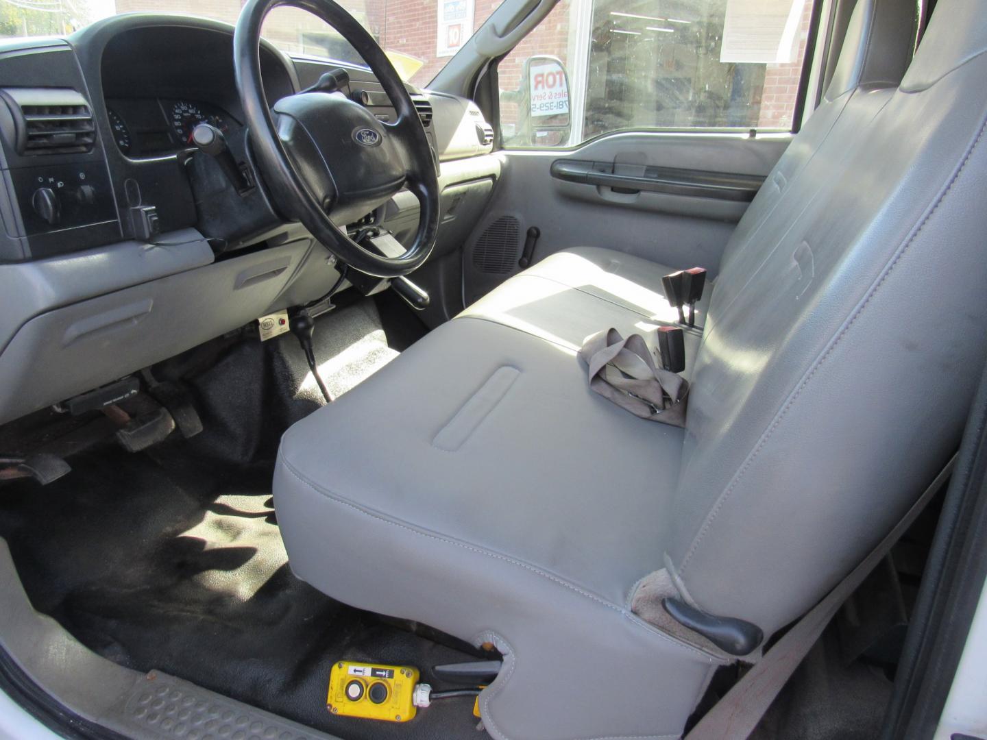 2006 White /Gray Ford F-350 SD XL 4WD DRW (1FDWF37Y76E) with an 6.8L V10 SOHC 30V engine, located at 215 Milton St, Dedham, MA, 02026, (781) 329-5144, 42.241905, -71.157295 - This nice dump truck is in excellent condition for the year. Low mileage facility truck. Well maintained. Comes with a 9' Boss plow and Strobe lights. This vehicle has been serviced and runs great. All commercial vehicles are sold as-is. We suggest having the vehicle inspected before purchase. Call- Photo#20